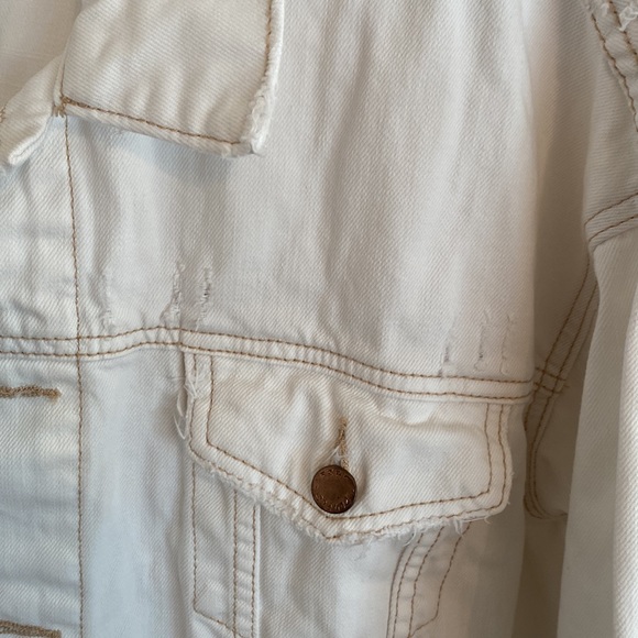 Free People oversized distressed denim jacket 
XS, soft white w/copper buttons - Picture 3 of 7